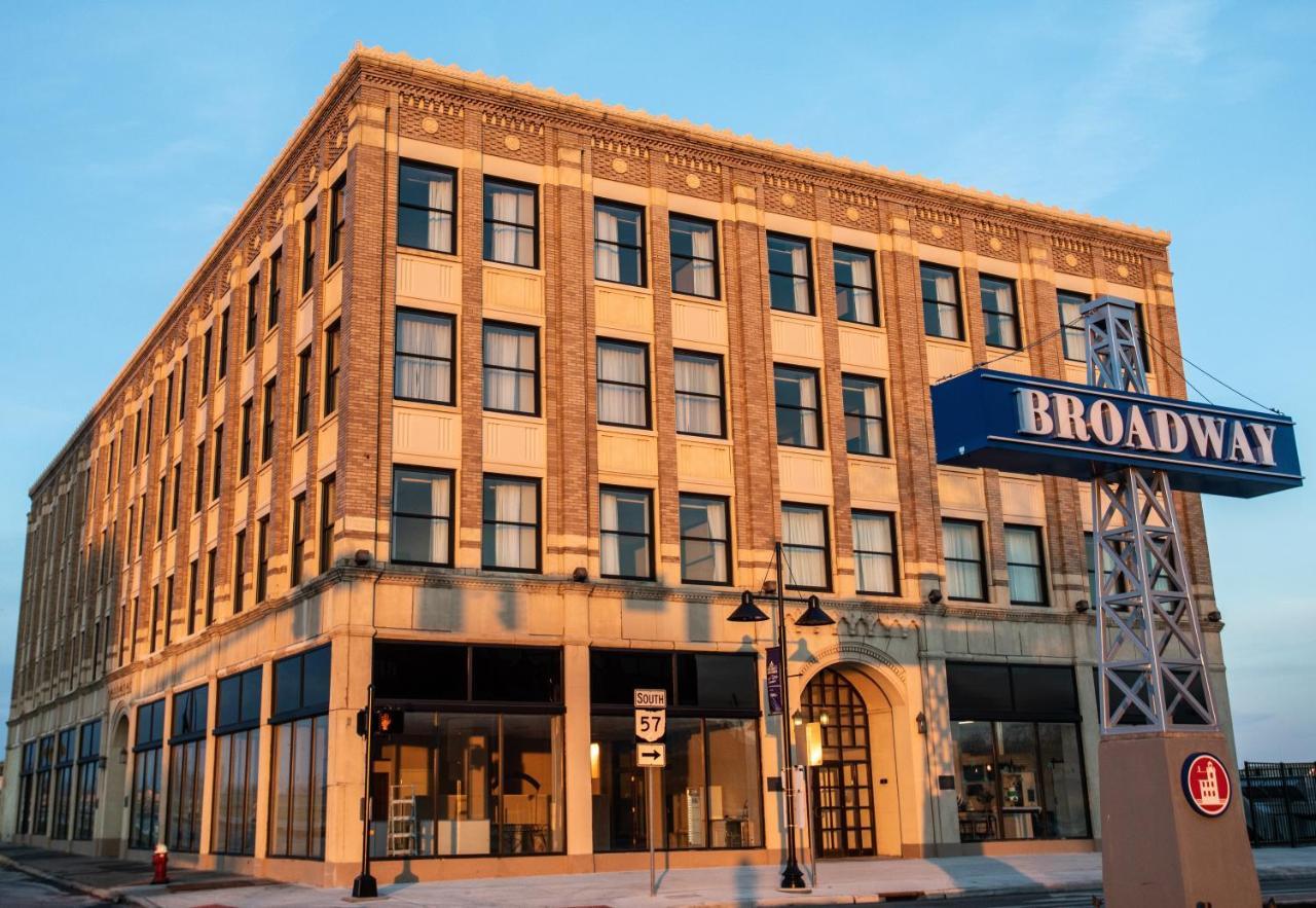 Ariel Broadway Hotel Lorain Exterior foto